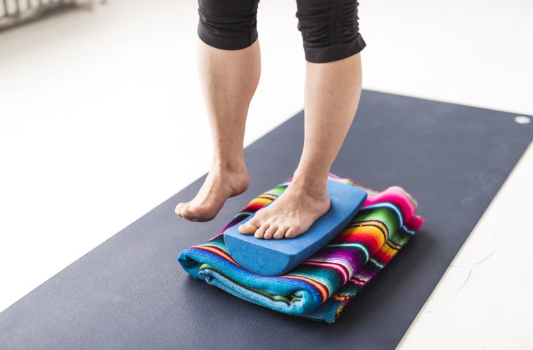 hips balance pelvic list